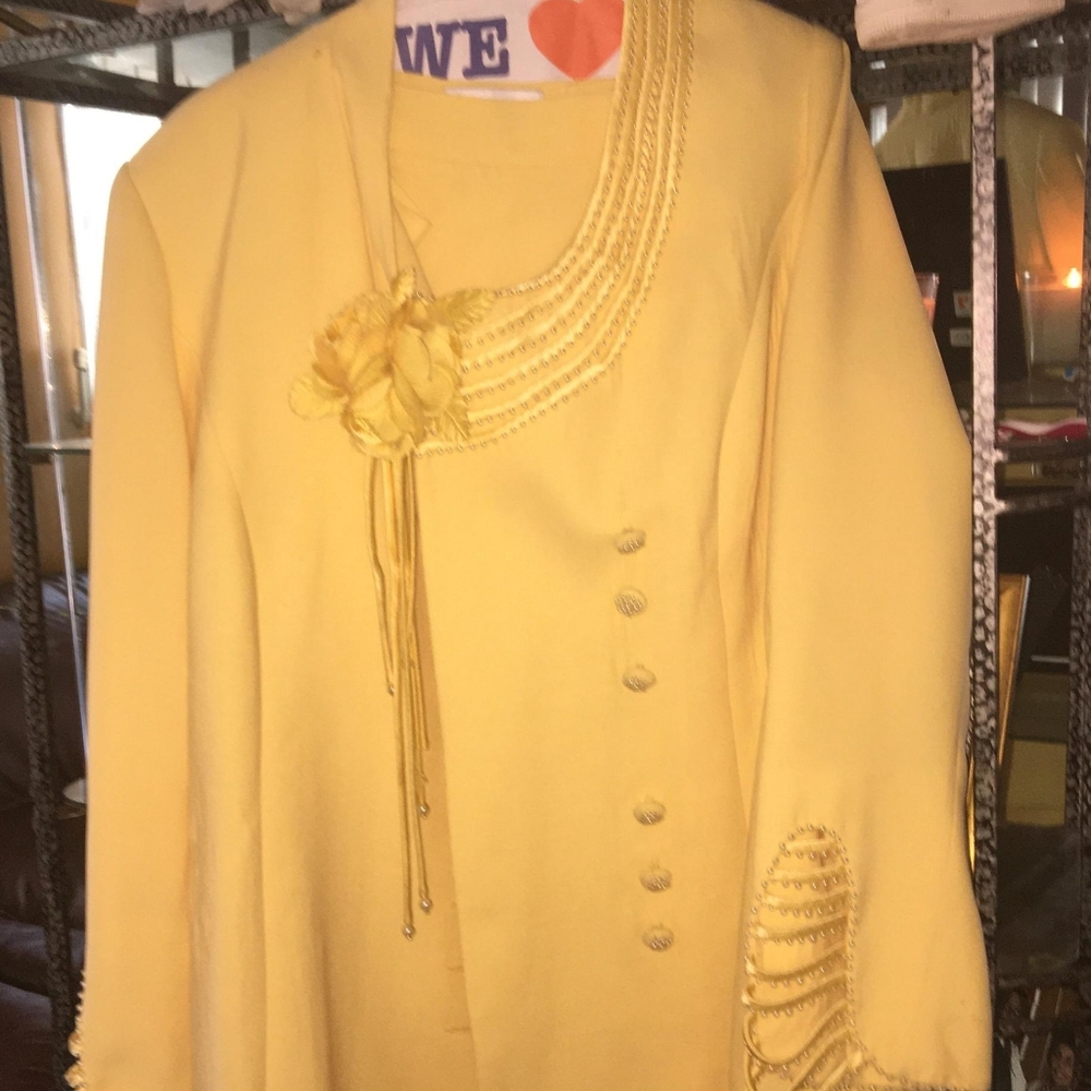 I'm selling an ML Studio Yellow suit.